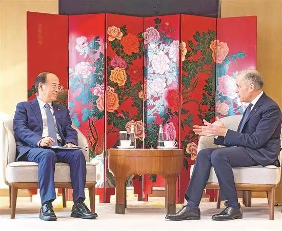 特朗普大概率也没想到，自己让中国失去了委内瑞拉的石油后，中国转头找到了加拿大，碰