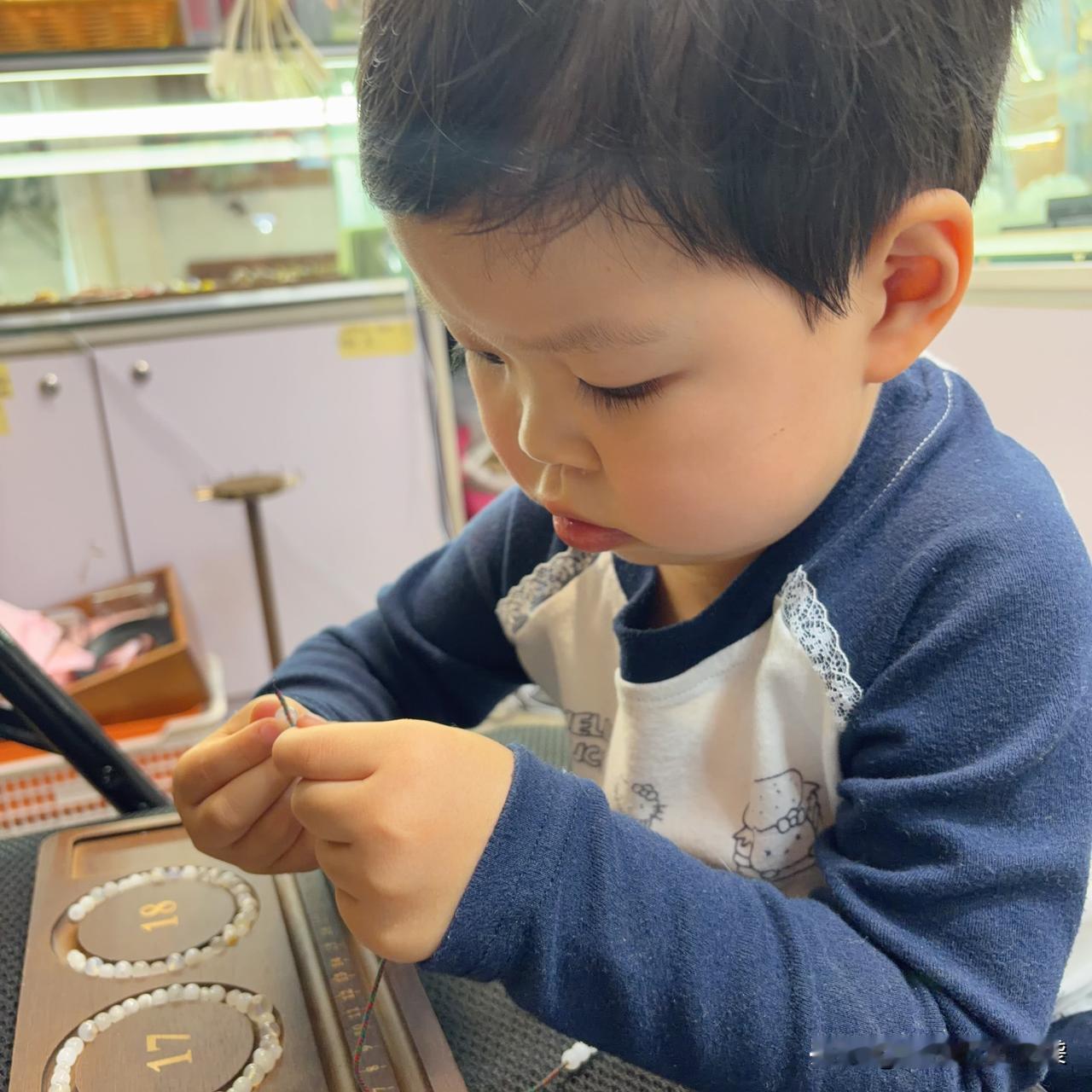 家里两边的亲戚
不管是我这边的
还是媳妇那边的

一直都觉得，我管管得太严了。