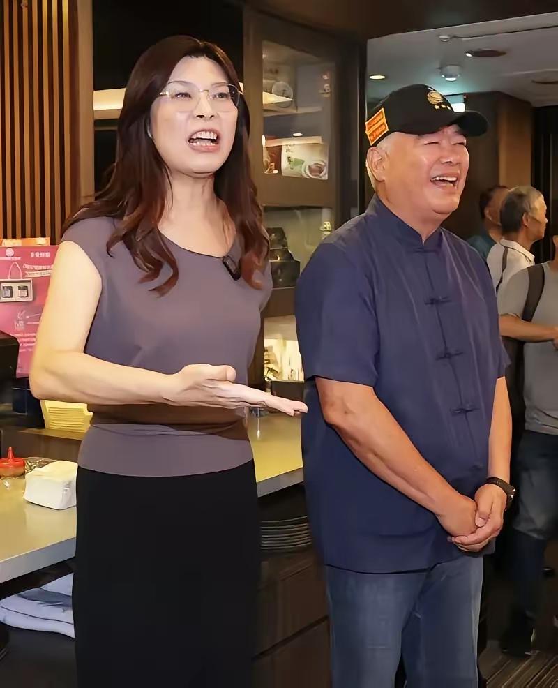 实话实说，目前台岛内，能与北京坐下来谈统一事宜的只有两人：洪秀柱，郑丽文！