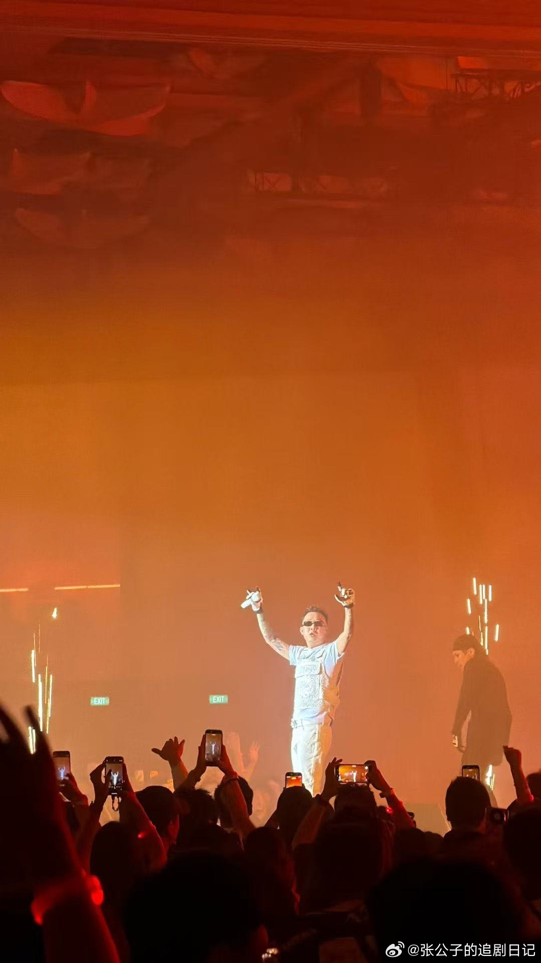 我一抬手就摸得到GAI新加坡站全场嗨到失控，合唱蹦迪根本停不下来，GAI舞台魅力