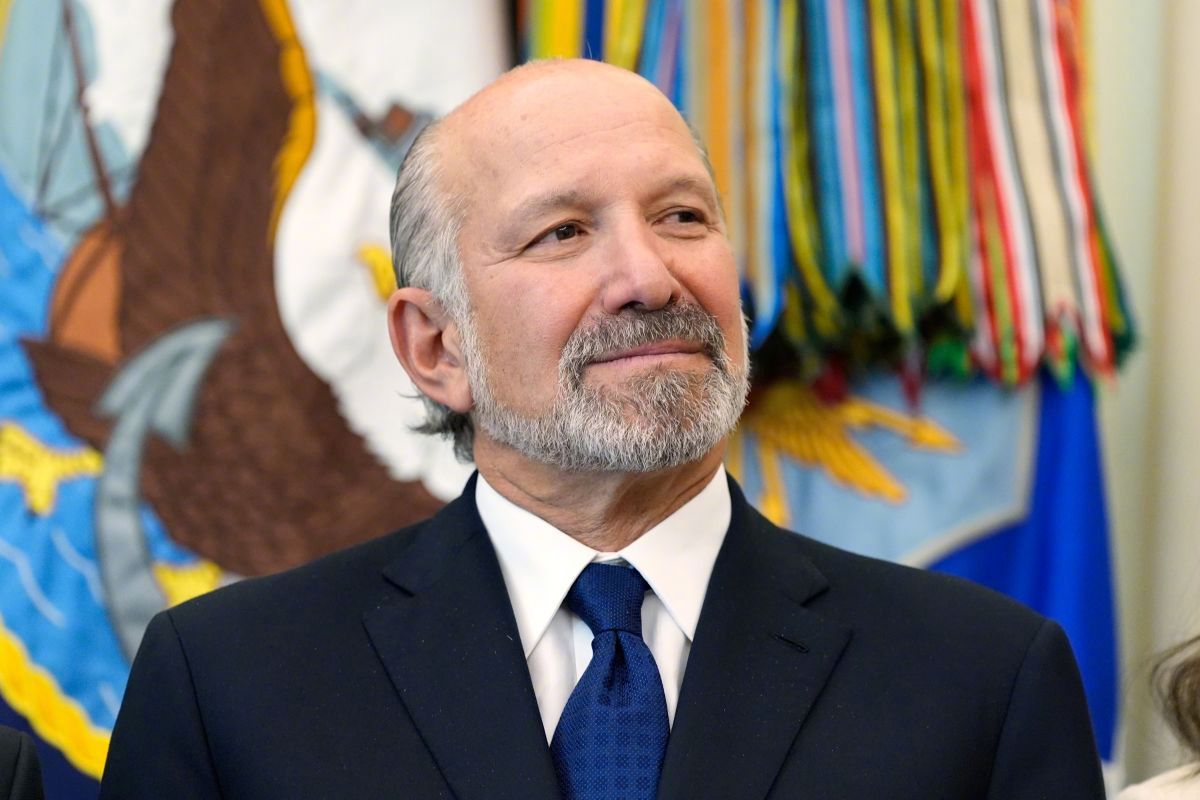 #美商务部长同意就爱泼斯坦案作证#【美商务部长“主动同意”就爱泼斯坦案作证】据美