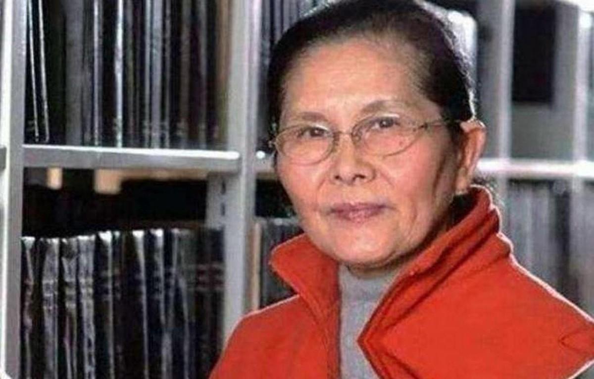 设想一下这个极具戏剧性的场面：咱们国内一位顶尖的半导体女教授，申请中科院院士结果