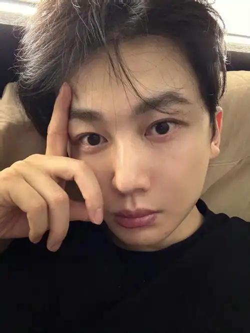 简直荒唐！爆两位知名女星在上海电视节红毯上为了争压轴，死活不肯下车，硬生生让现场