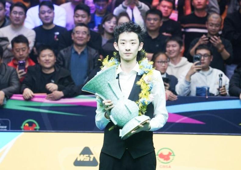 吴宜泽实现突破，斩获职业生涯首冠!


北京时间11月9日晚，2025年斯诺克国