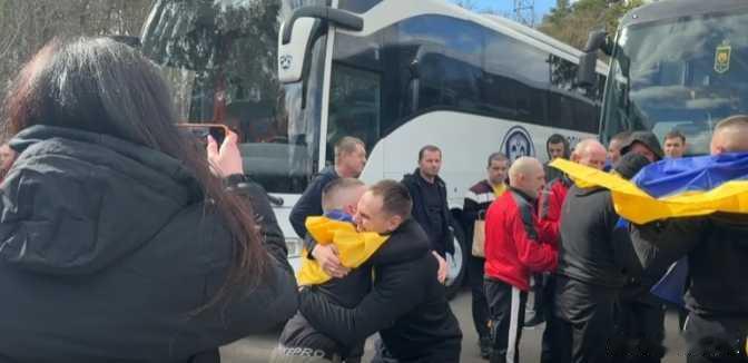 4月24日，作为第73次战俘交换的一部分，乌克兰与俄罗斯以193:193交换俘虏