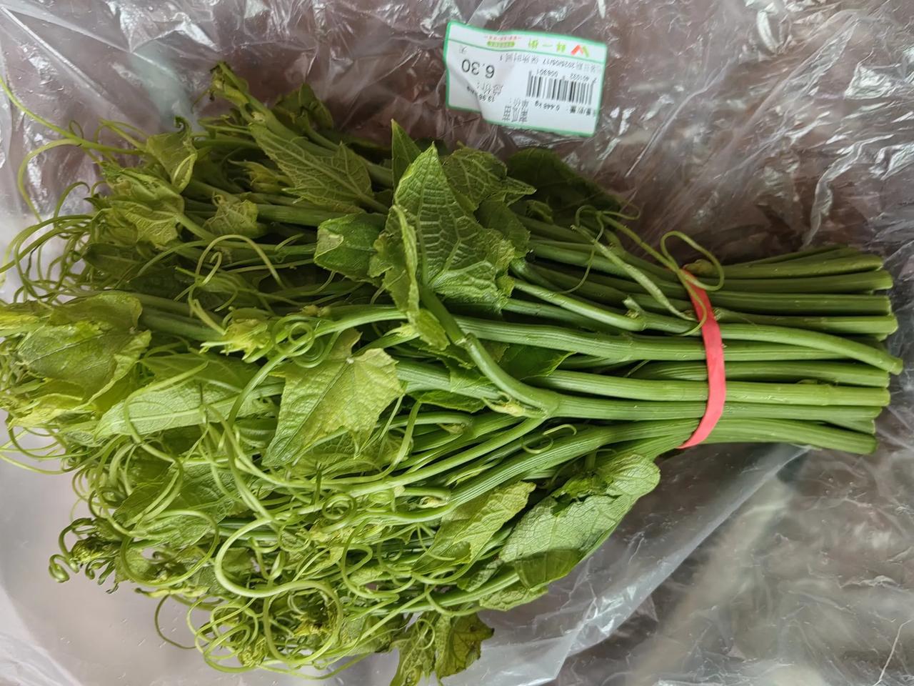 我感觉我太不会过日子了：
刚去菜市场，买了虾，虾28元/斤，我花了34元，好像买