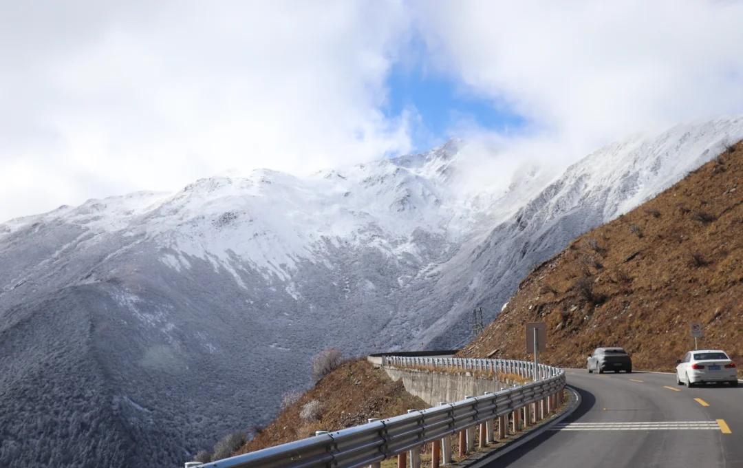 11.14日
四姑娘➕理小路
早上7点出发，下午4点距离四姑娘还有2公里，幸好票