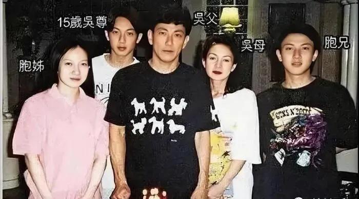 吴尊这一家人的颜值真是高到令人羡慕！男的都阳光帅气，而女的都温柔漂亮！