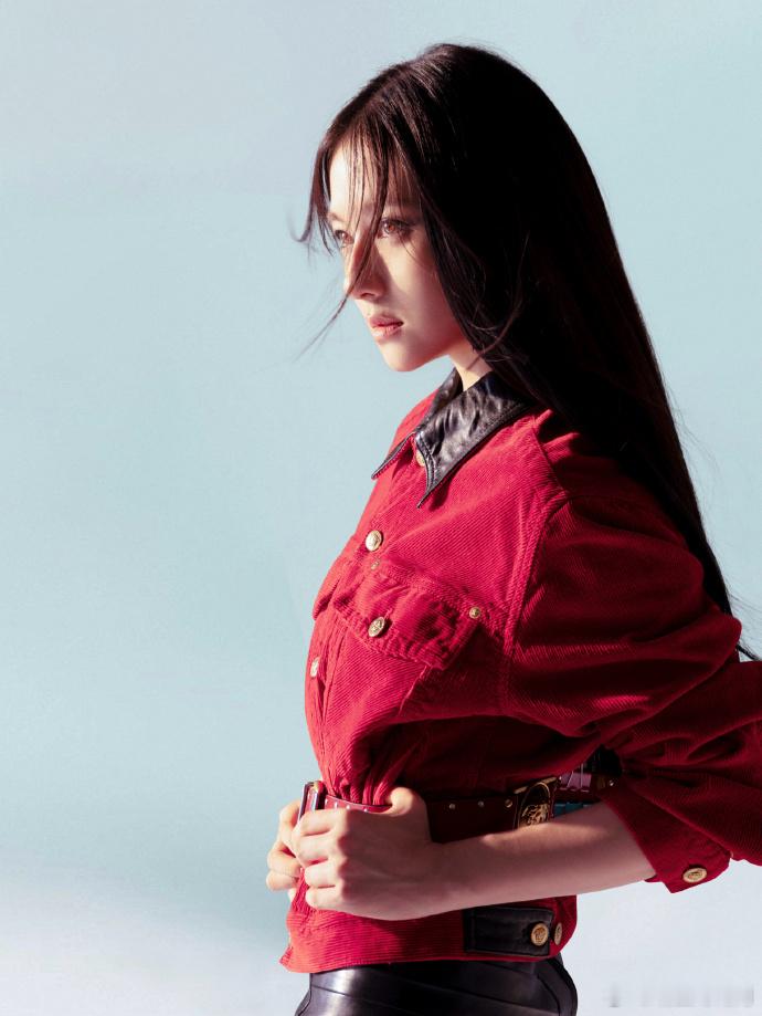 李兰迪经济上行的美李兰迪古早黑长直 经济上行的美学真的是妥妥的get了，李兰迪古