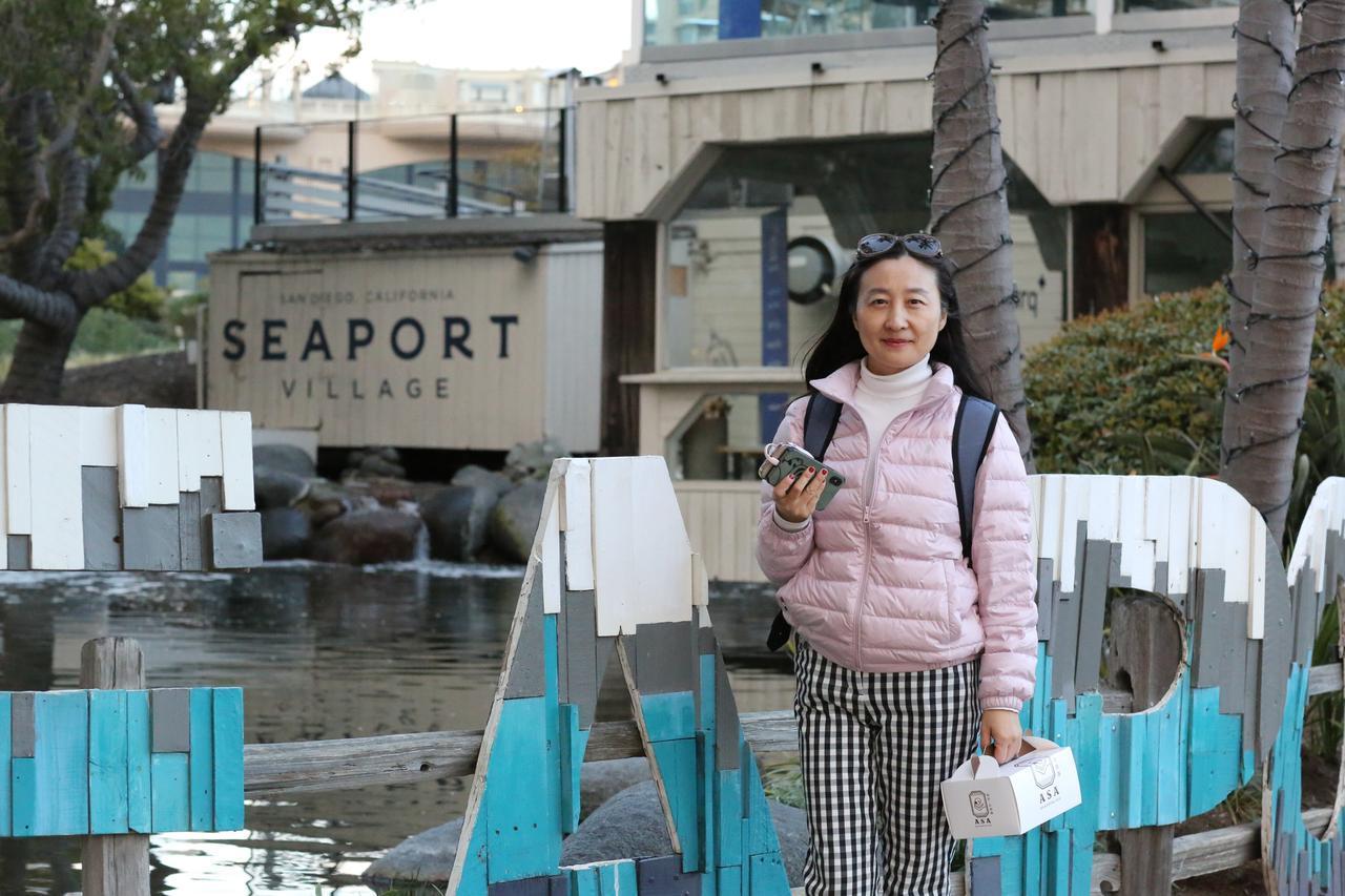 别把学英语搞成“学术研究”了，它就是个体力活。我靠4个笨办法，硬把口语练出来了：