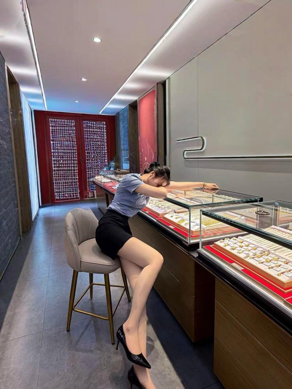 上班瞌睡了中年女性如何穿出高级气质?