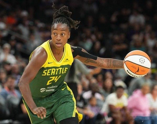 体育wnba 这场WNBA西雅图风暴对达拉斯飞翼，如果还是按你前面要的那个写法来
