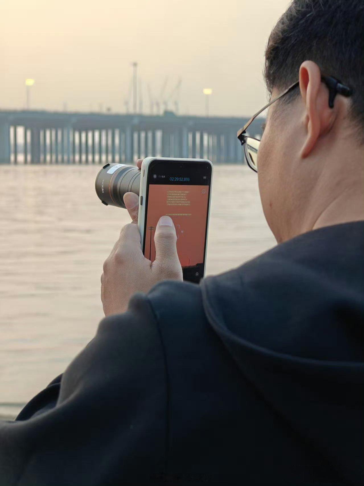 卧槽？这么粗，这么长！OPPO Fimd X9 Ultra这个长焦增距镜太牛逼了