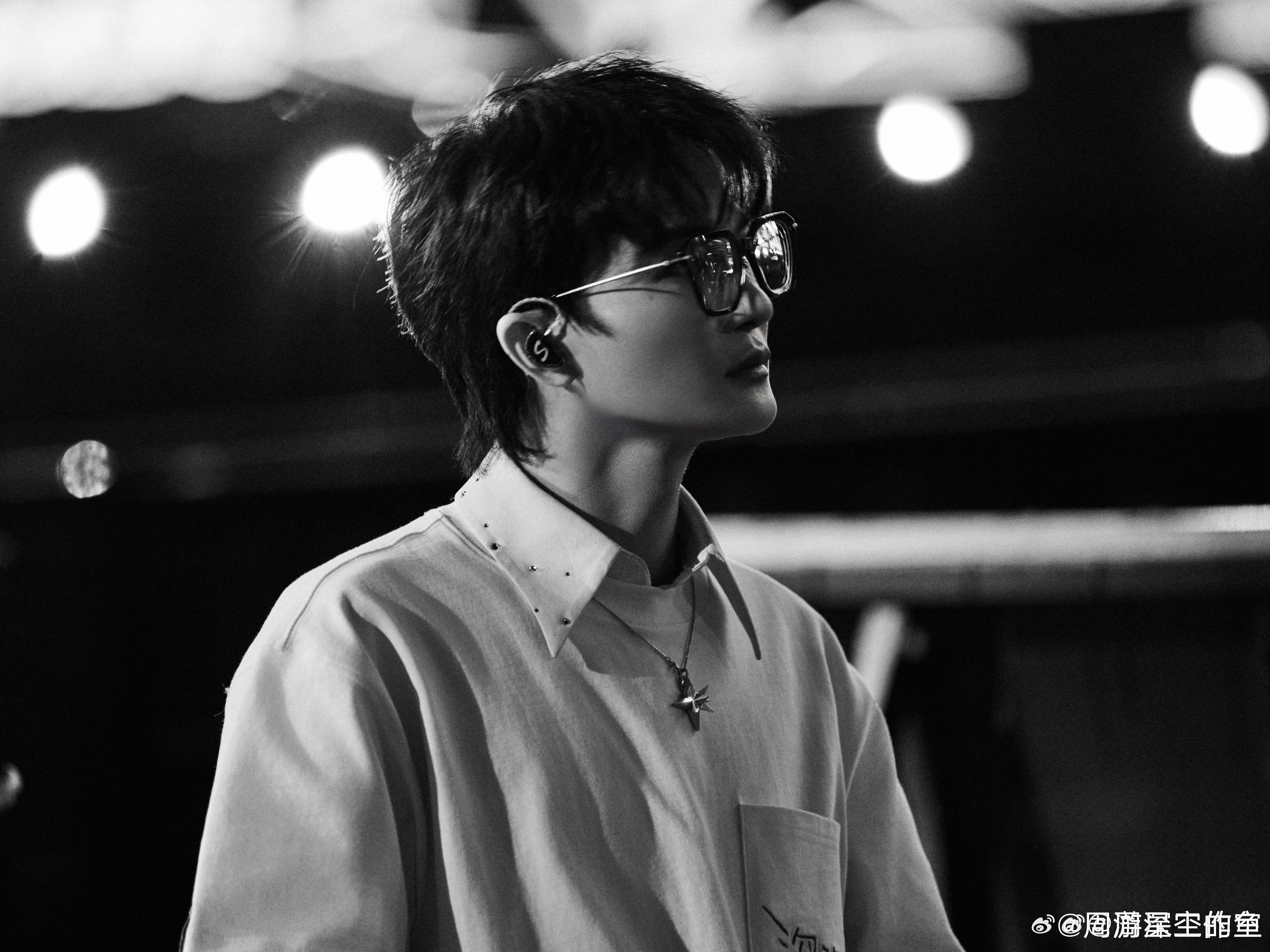 向全世界安利我担周深香港2场演唱会观众10万人次 当你唱起歌来，就仿佛那雪花在晨