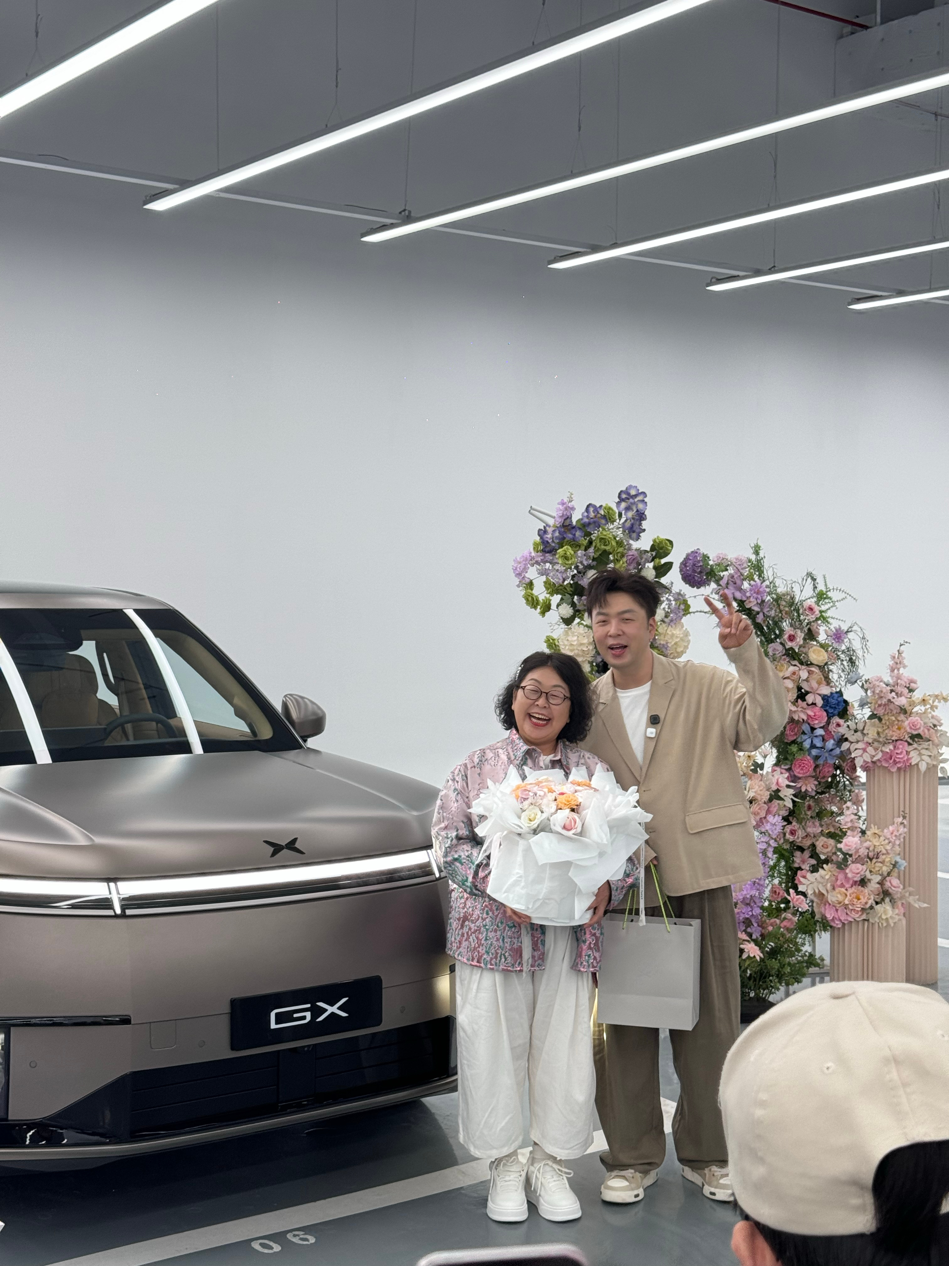 去小鹏薅羊毛竟然碰到杜海涛提小鹏GX了家人们！还有美女帅哥！ 看来得多去你们说呢