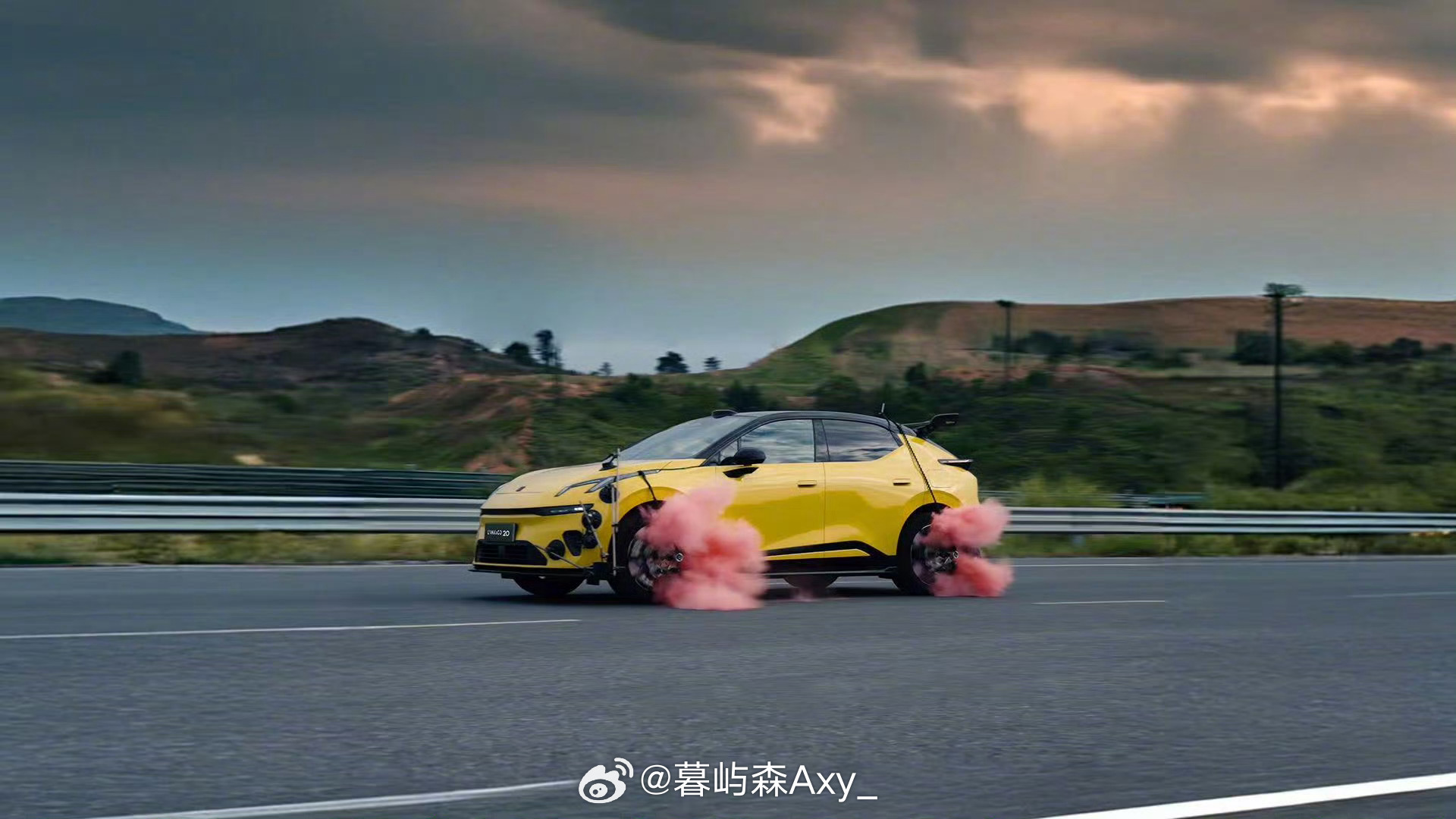 领克极限爆胎测试不用AI用高管看多了CG动画、AI特效的汽车安全测试，领克这次直