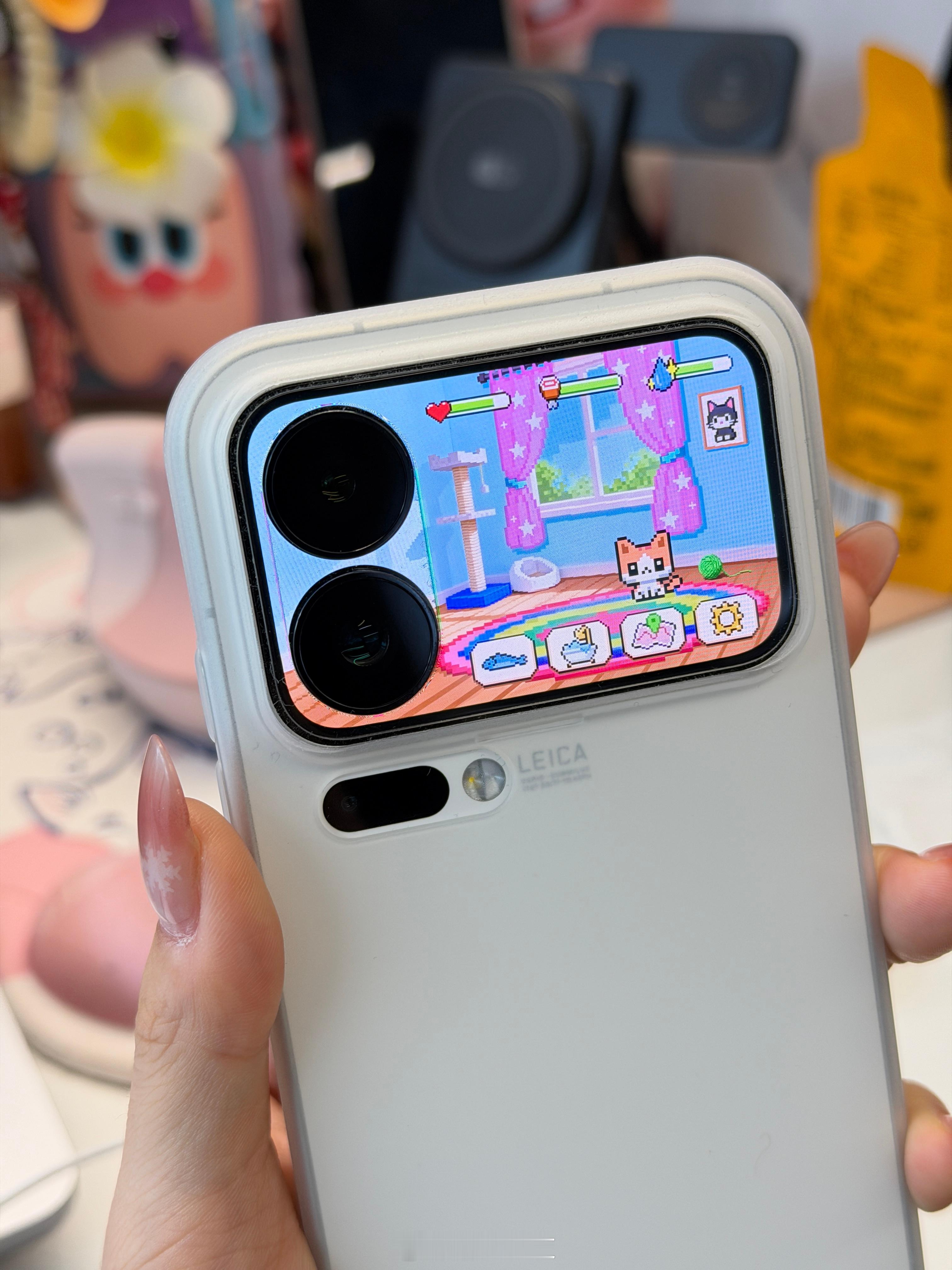 小伙伴已经用他的背屏养上电子宠物了