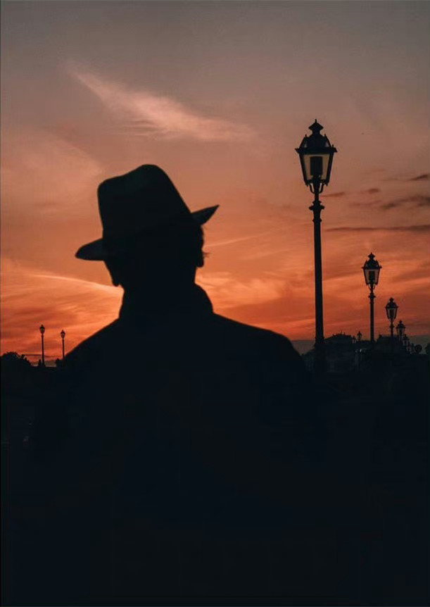 人的外表，其实什么都不是，皮囊而已，在时间里，皮囊终会老去，最后所有的光鲜都会被