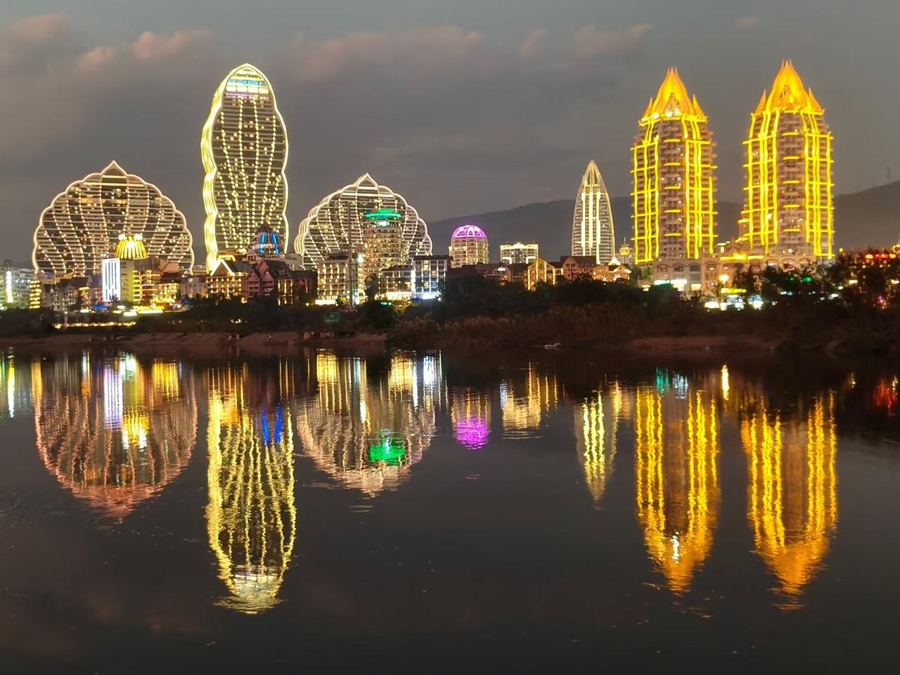 水中倒影风景实拍