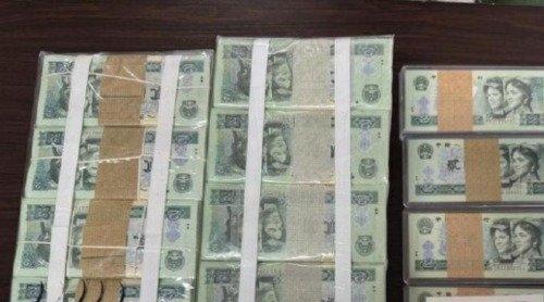 涉腐干部被查扣479捆现金！法院挂拍1万张旧版2元，起拍价20万
 
浙江温州这