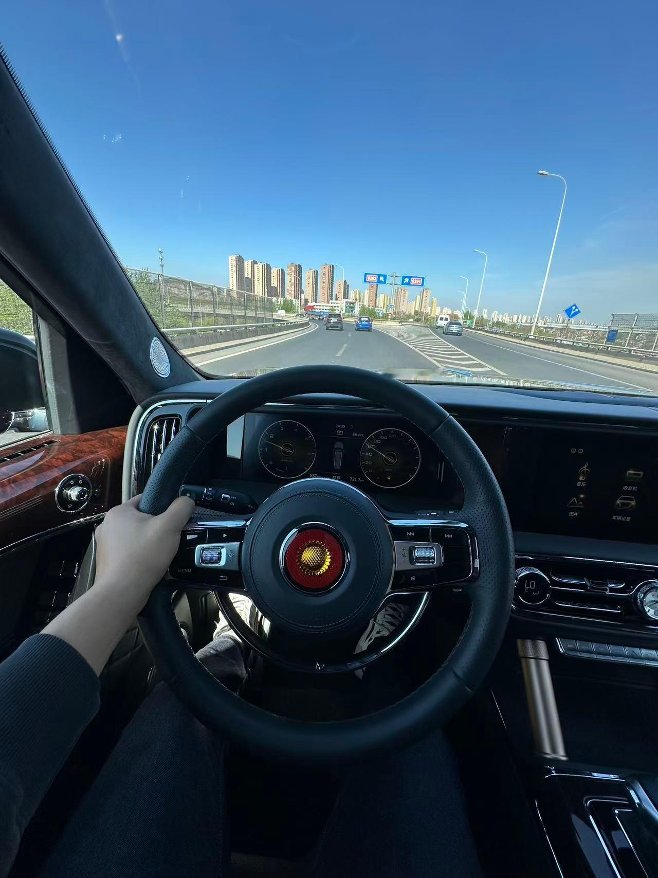 开车去买件夹克