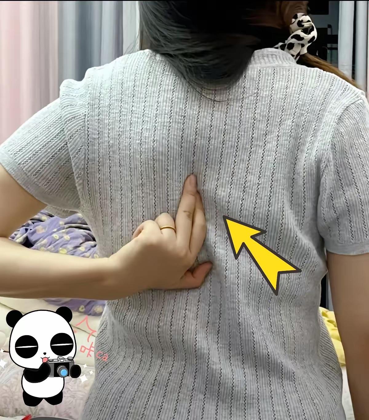 我一姐妹后背疼
​快两个月了
​去医院看了三次，每次换不同的医生。
​第一次说后