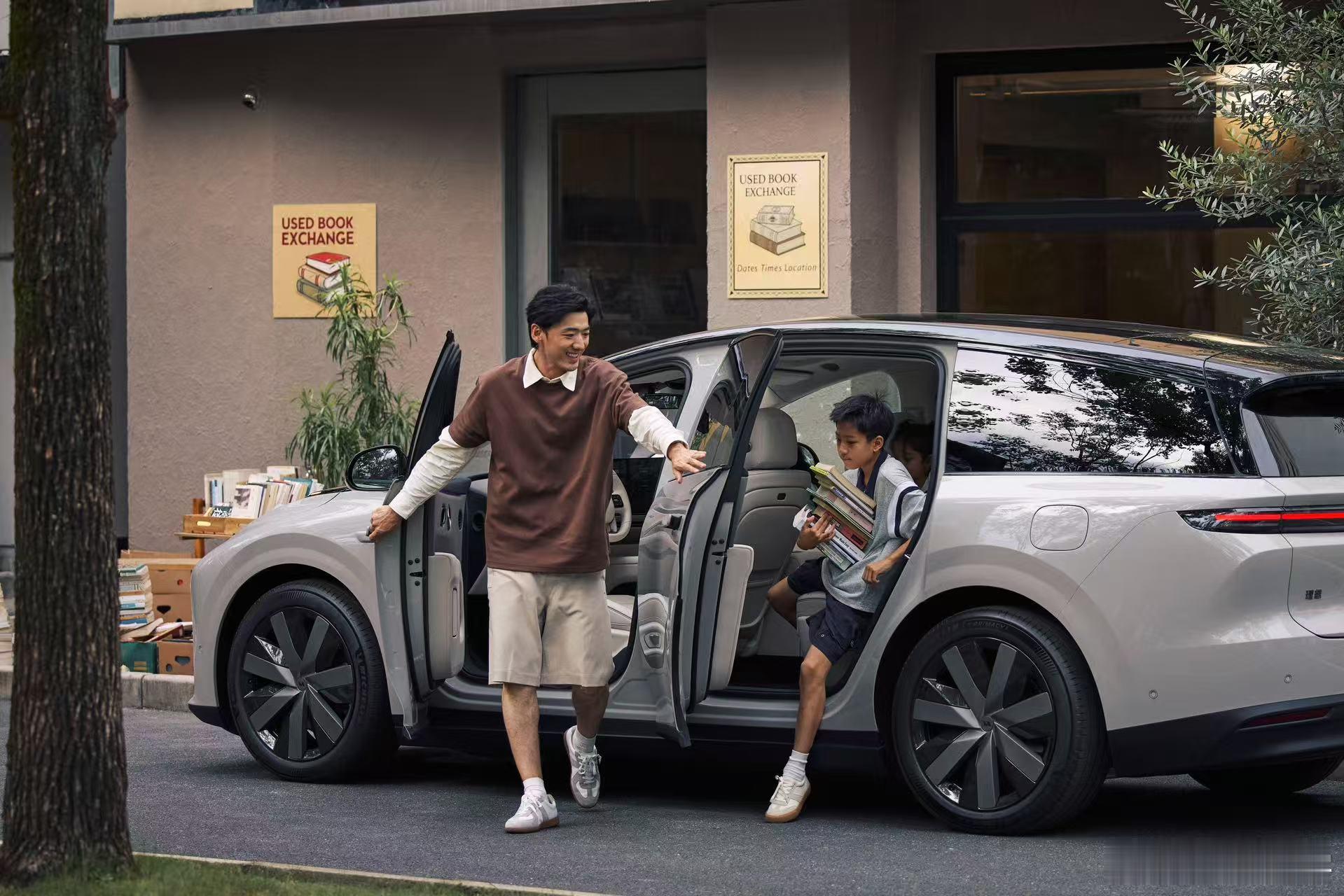 理想i8发布会定档7月29日 帅啊，能从i8的图，看到我准备买的i6是啥样子了[