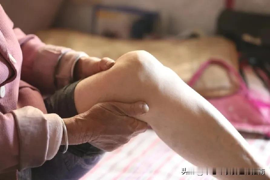 腿疼时可按揉足三里、阳陵泉、委中穴等穴位来缓解不适，不同穴位对应缓解的腿疼1. 