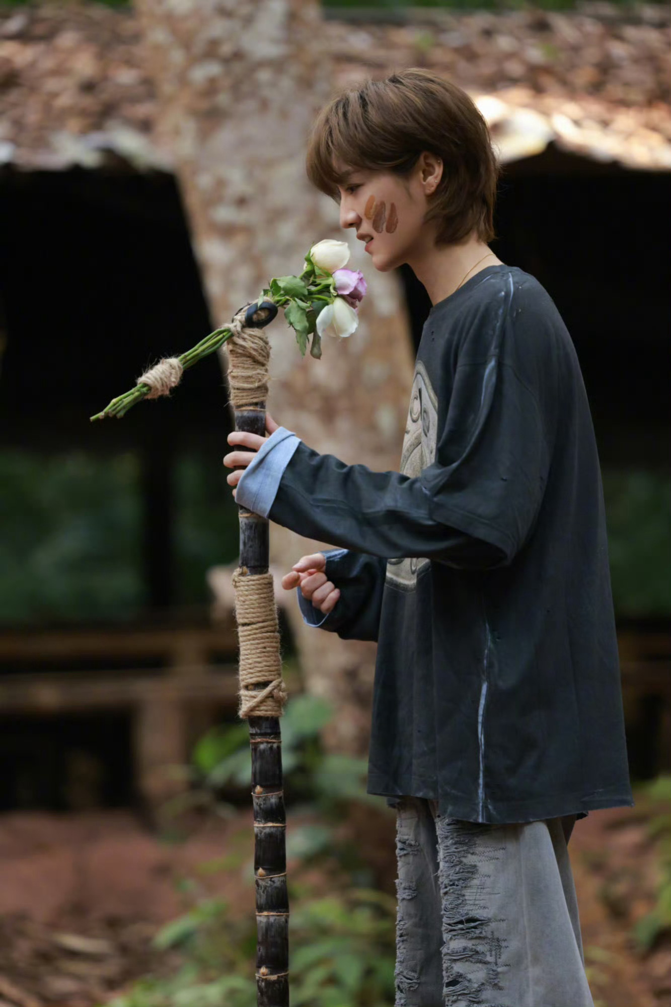 接下来由鹿晗给大家带来一首小河淌水哎～～～～（高音超神版） 