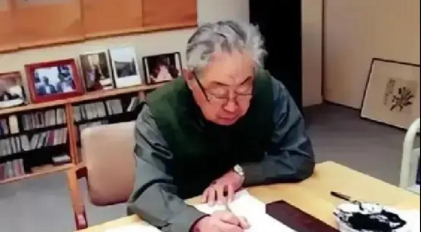 2018年9月，百岁收藏家翁万戈正式完成批量文物捐赠交接工作。
 
他将家族世代