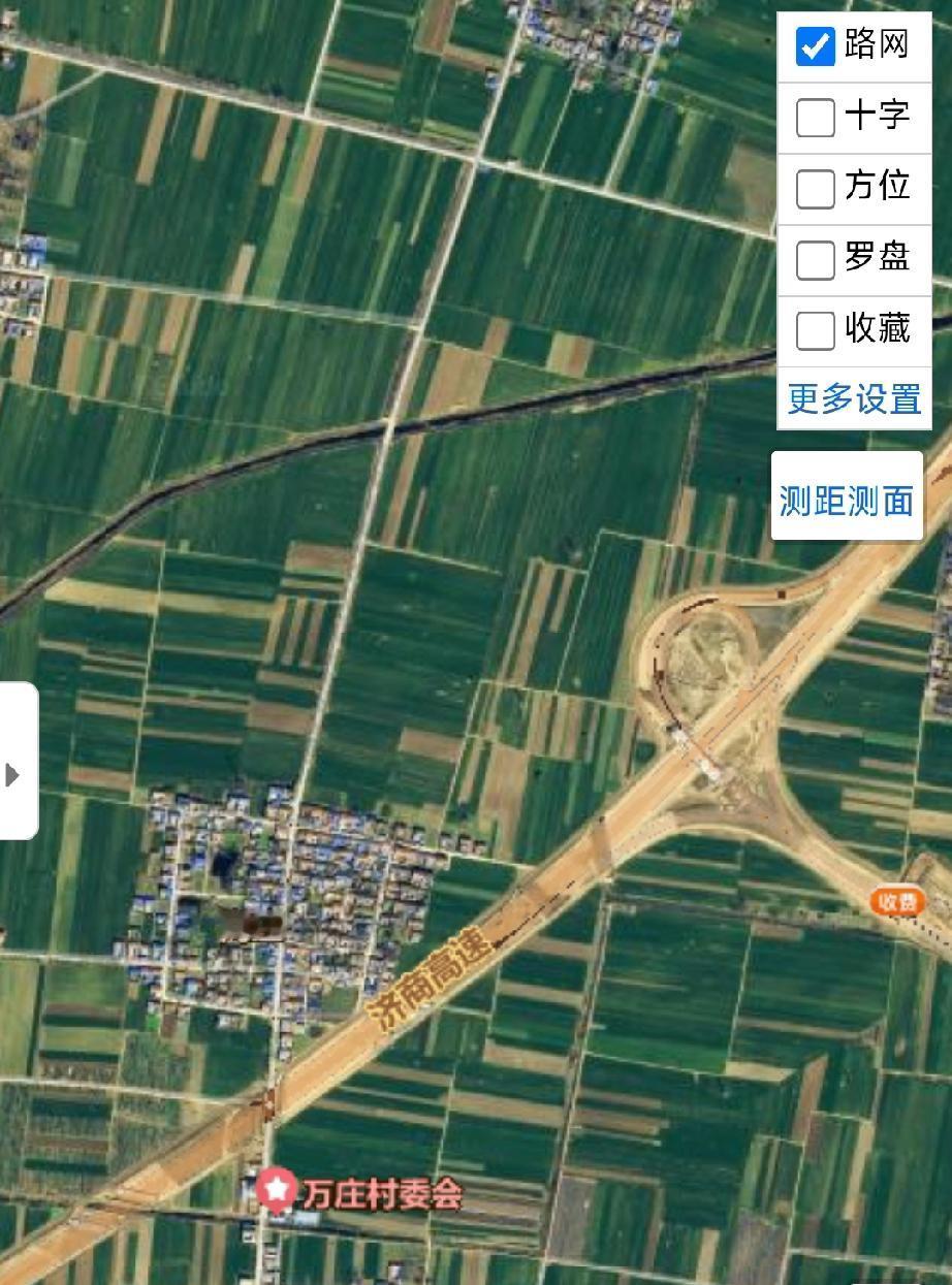 单县郭村镇万庄行政村商庄
       商庄村东与周楼村为邻，西与石庄村为邻，北
