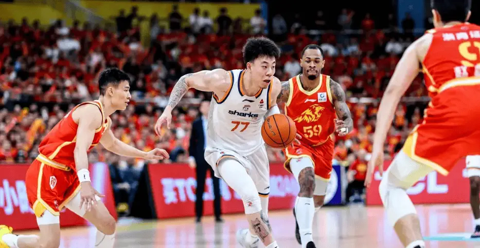 刷出了好多关于张镇麟发挥好得推送 心里还是五味杂陈的 既为他高兴 又为辽篮难过…