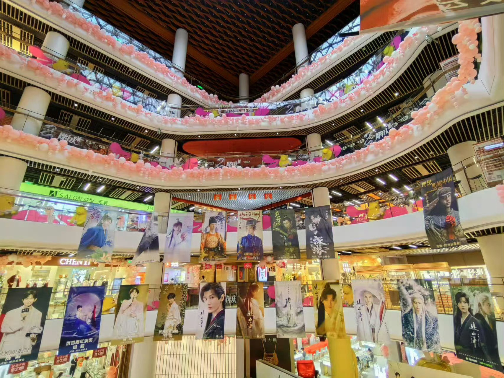 成毅赴山海郑州痛楼剧宣应援，排面和细节都有了 ​​​