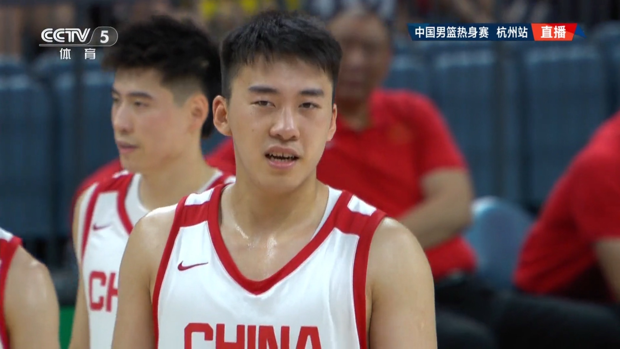 王俊杰公开在中国男篮亮相光看上半场可以断定，他一定会留在大名单里中国男篮vs委内