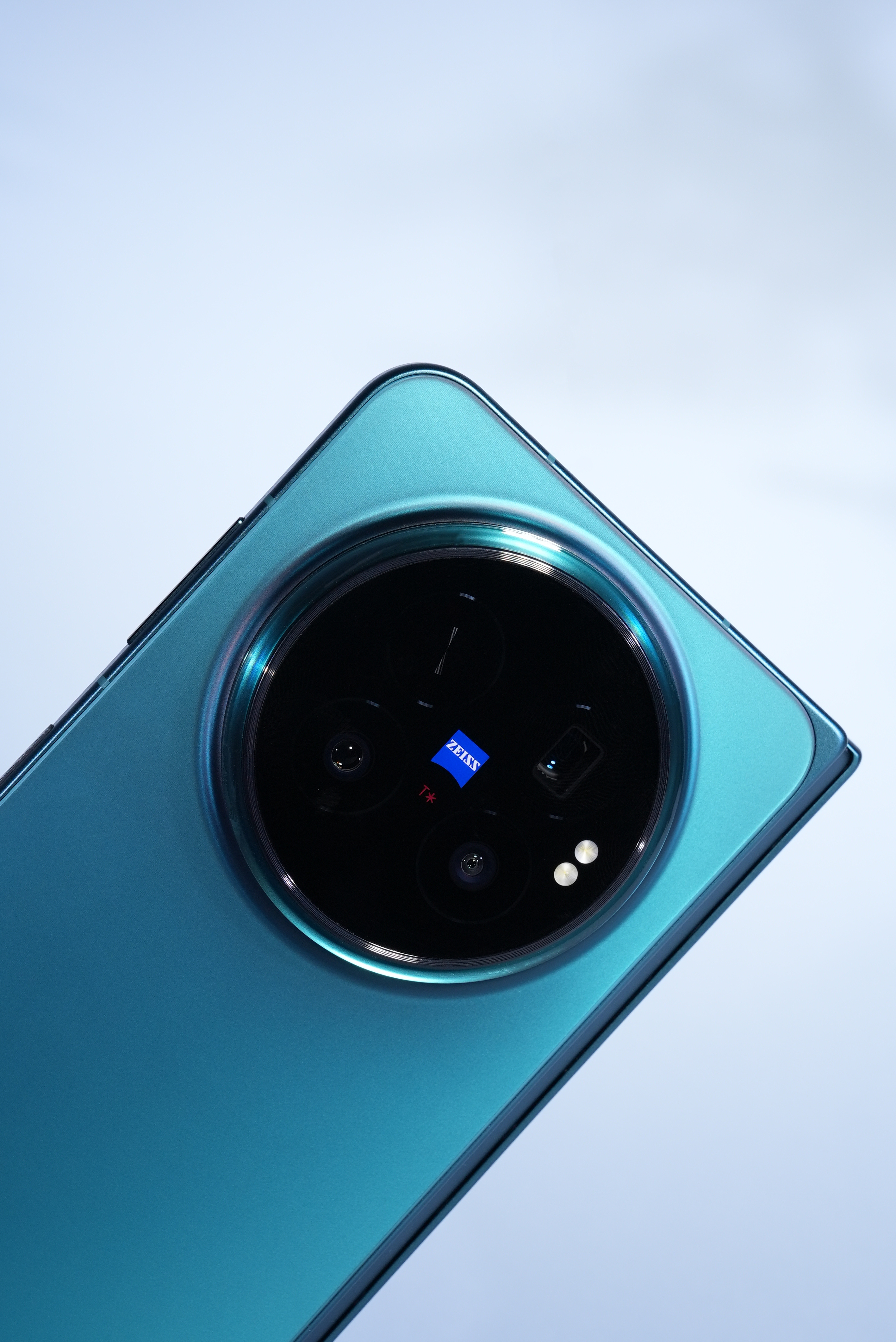 蓝厂vivo X Fold6定档26号发布，先欣赏一波图赏吧。个人很喜欢蓝洞这个