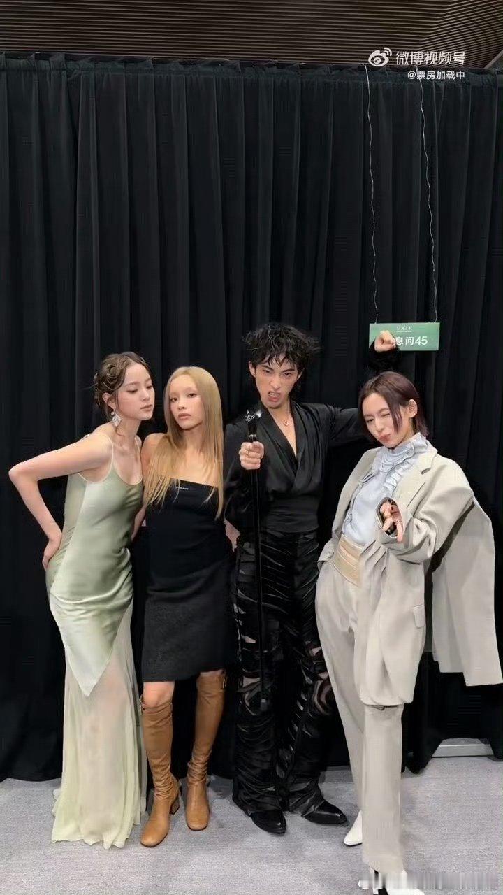 害怕社交的人都来看E人恩利原来恩利才是内娱社交悍匪啊VOGUE红毯晃得像自家地盘