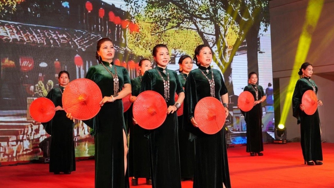 台州这场文艺汇演有温度更有内涵喜迎股改四十载！桔源社区文艺汇演精彩纷呈，便民服务