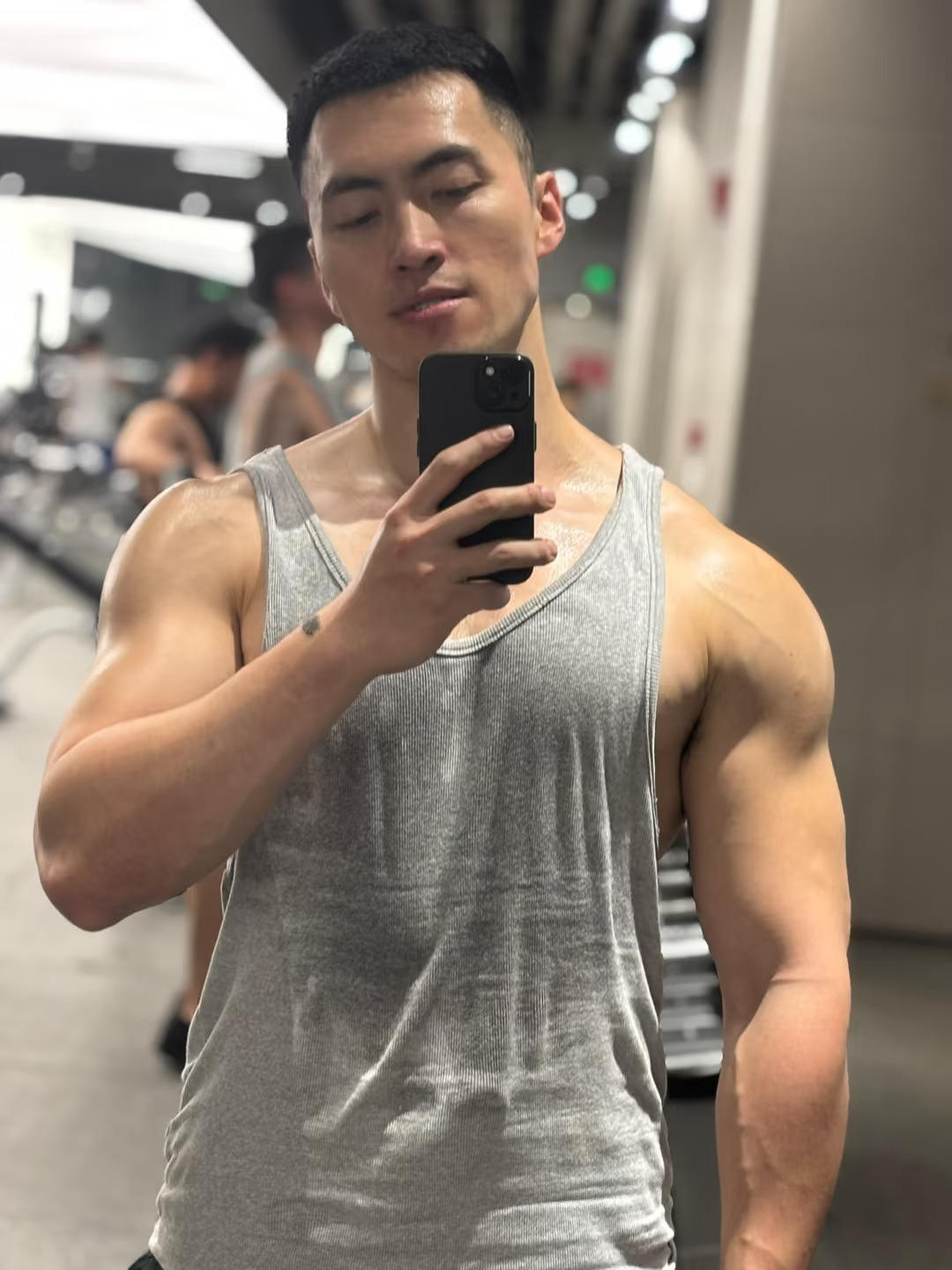 被人夸肩膀练的好