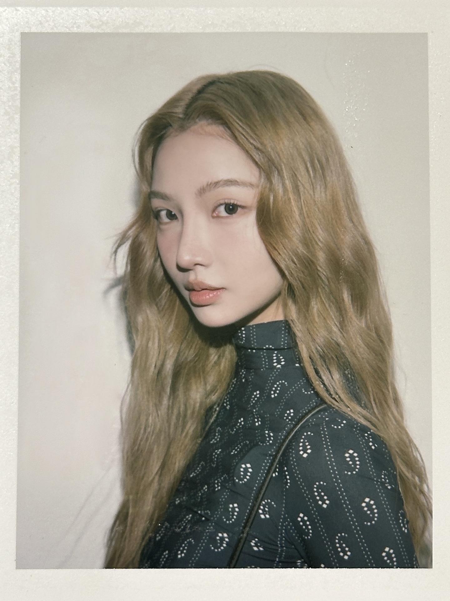 拍到了人生撕拉片📰 第二次拍还是很喜欢 秦岚还给我比耶好漂亮好温柔呜呜