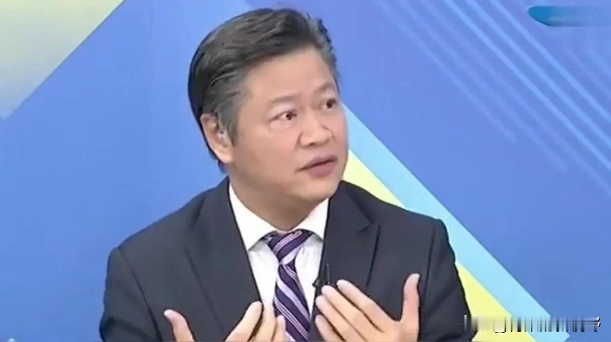 赖岳谦都笑了，美国自作自受。
赖教授在节目中讲述了中美货轮的关税战。
当初美国提