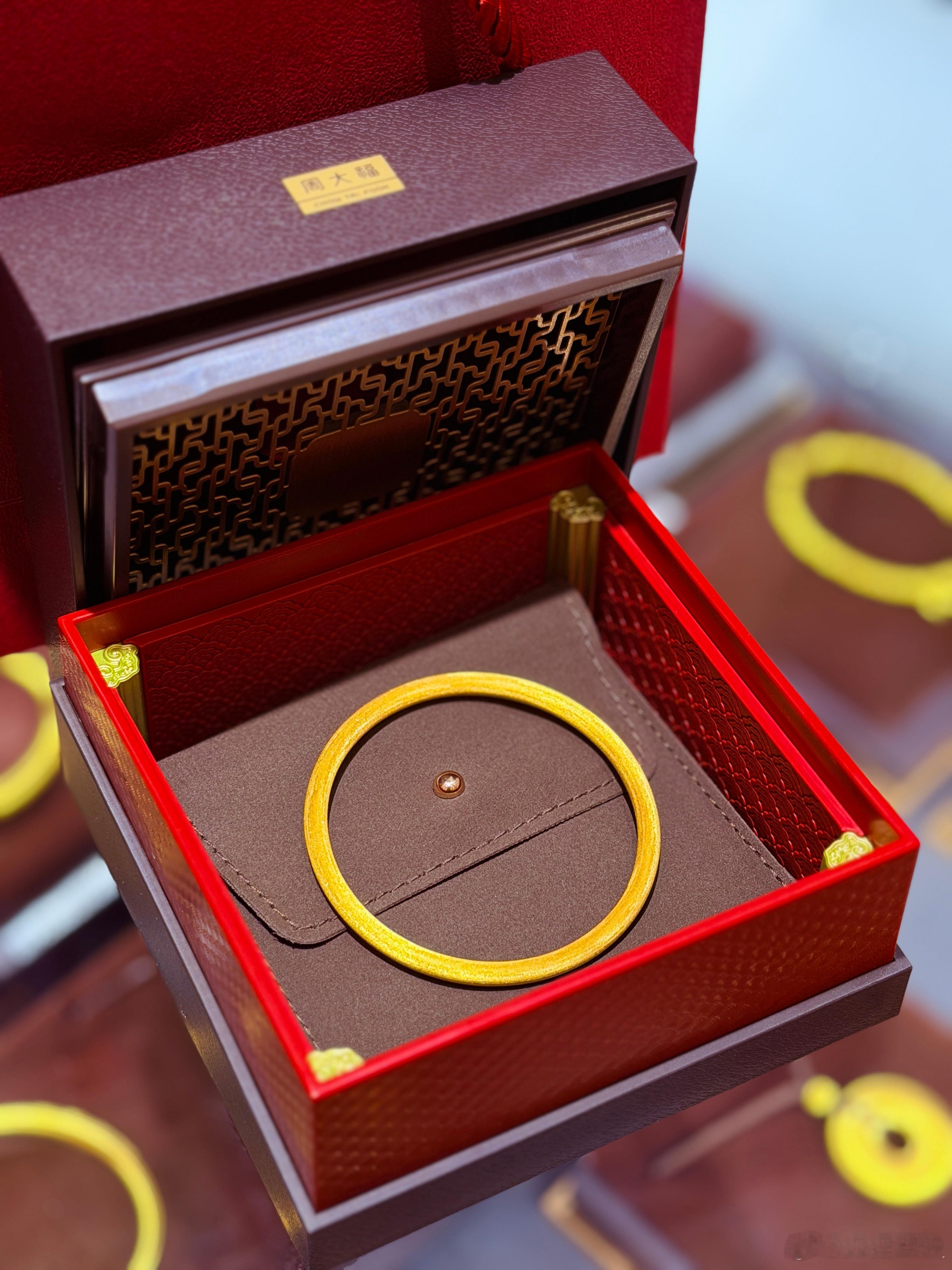 元旦金饰克价跌回半月前彳亍，今天1357拿下先跌吧📉后面不看金价了