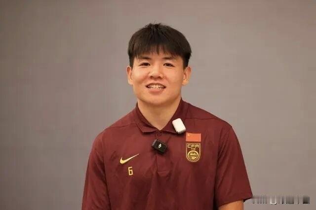 亚运男足首轮，中国队0比1落后情况下2比1逆转朝鲜，拿到开门红。唯一从英格兰回国