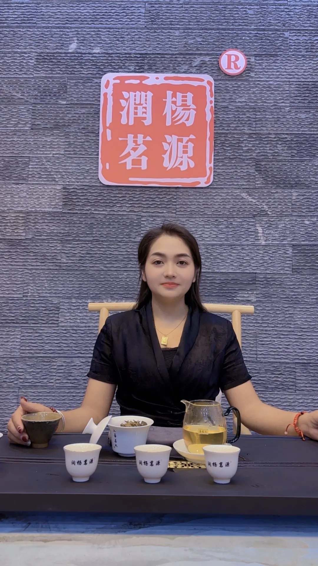 你越强大 ，世界越公平 ，身边的好人就越多 ，你是一切的根源 ，要时刻...