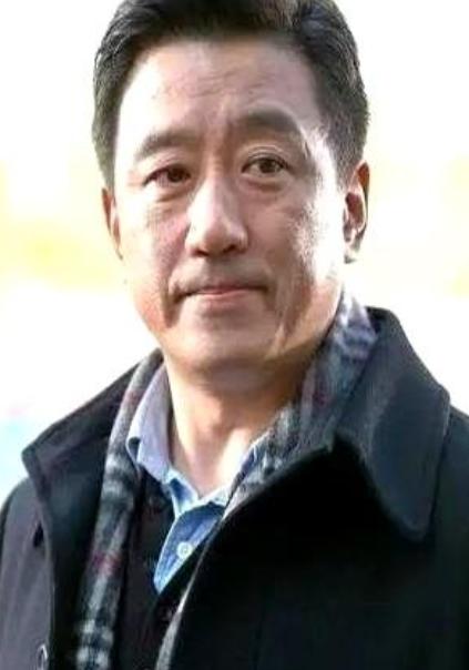 拍了70%的戏，男主角以为拿捏住了剧组，当场罢演要加钱，导演陈国军脸一沉：换人！