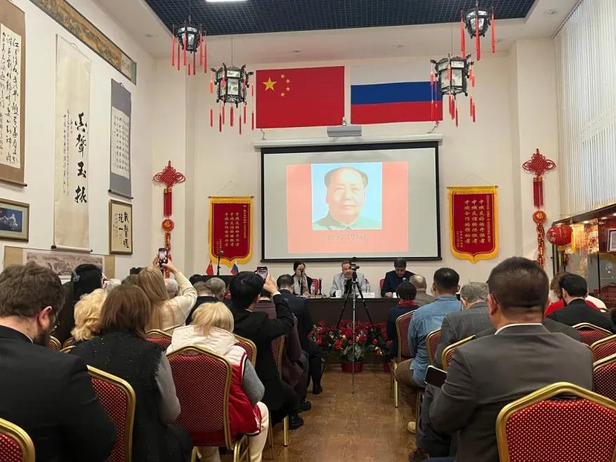 要燃起来了！毛主席诞辰130周年纪念大会先在俄罗斯举办了！

据俄媒报道，由俄中