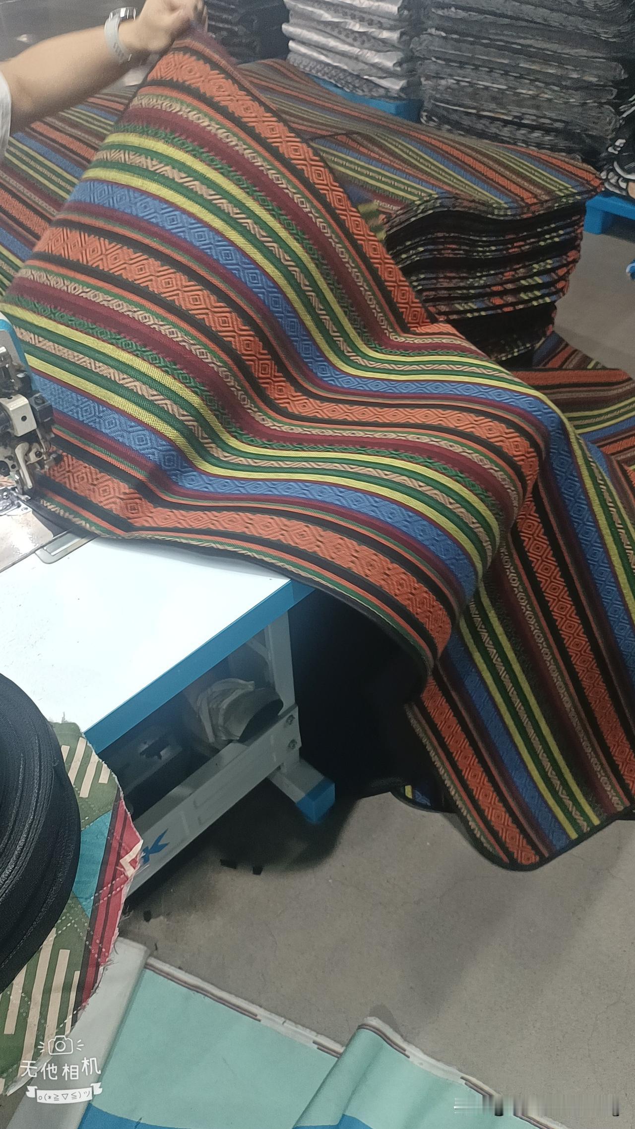 今天去工业区看厂了，最终还是决定：不去了。
上午去了趟伞厂，看那个缝纫工学徒的岗