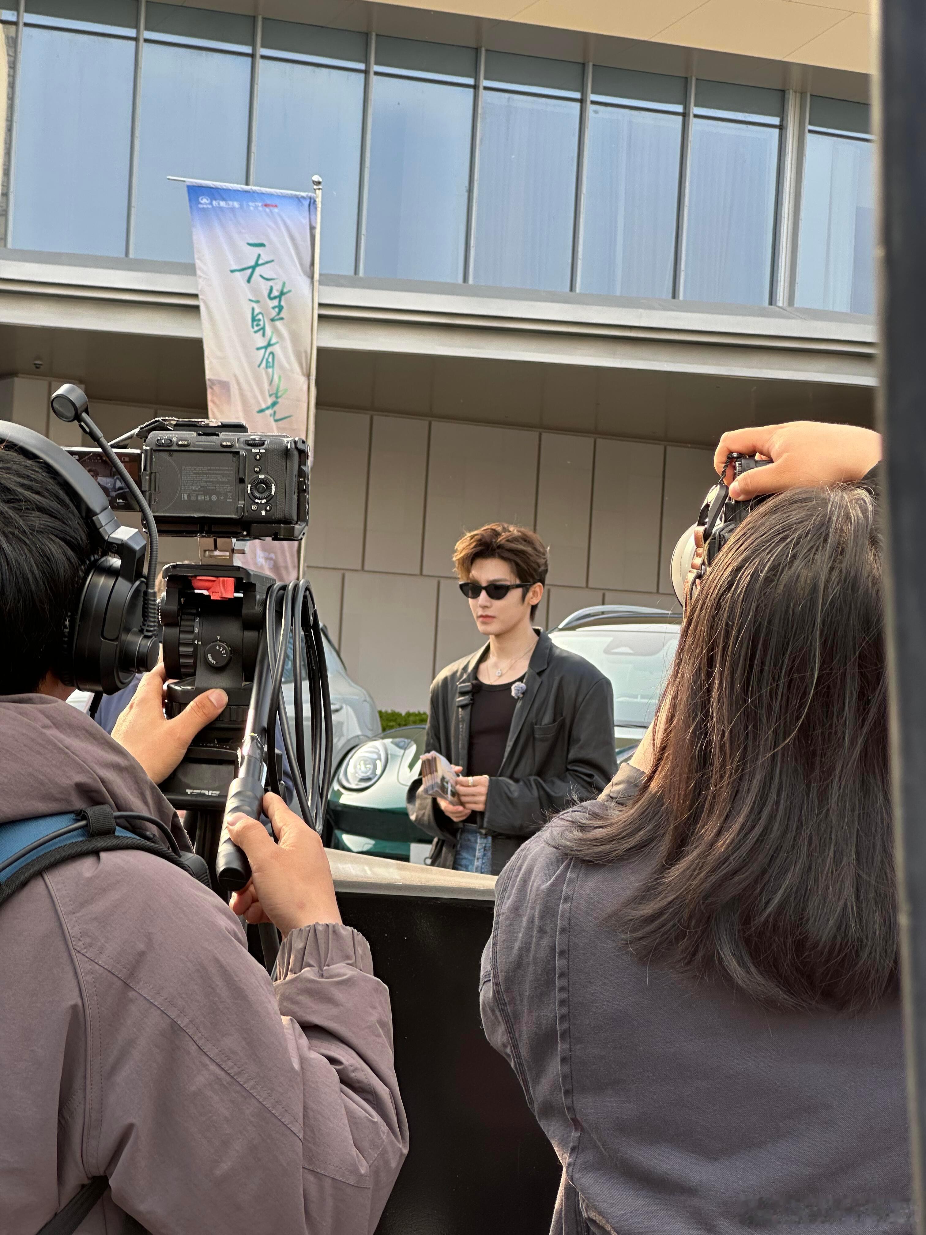 侯明昊线下权威侯明昊的权威我早就知道谁还没被侯明昊的线下颜值折服，不愧是公认的线