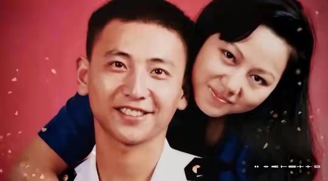 2001年，王伟烈士牺牲后，妻子阮国琴在当年七月被海军特招入伍，起初授予少校军衔