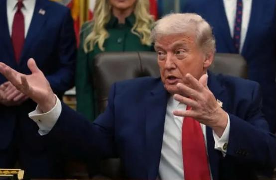 川普真是瘋了，
想在美伊談判前搞極限施壓，
逼伊朗屈服，
竟在阿曼灣直接對掛伊朗