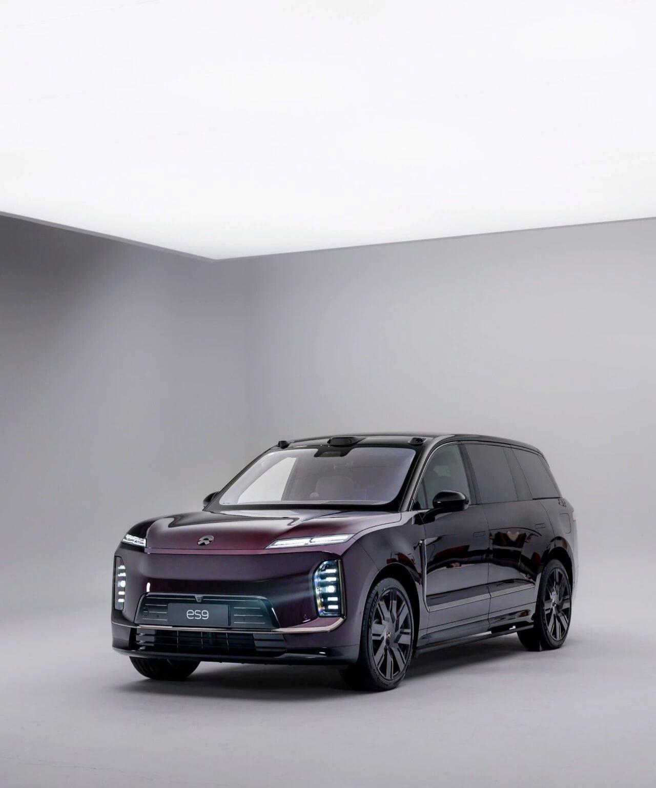 用镜头，定格蔚来ES9的超绝气场！在北京街头，我邂逅了蔚来ES9，只一眼就被这台